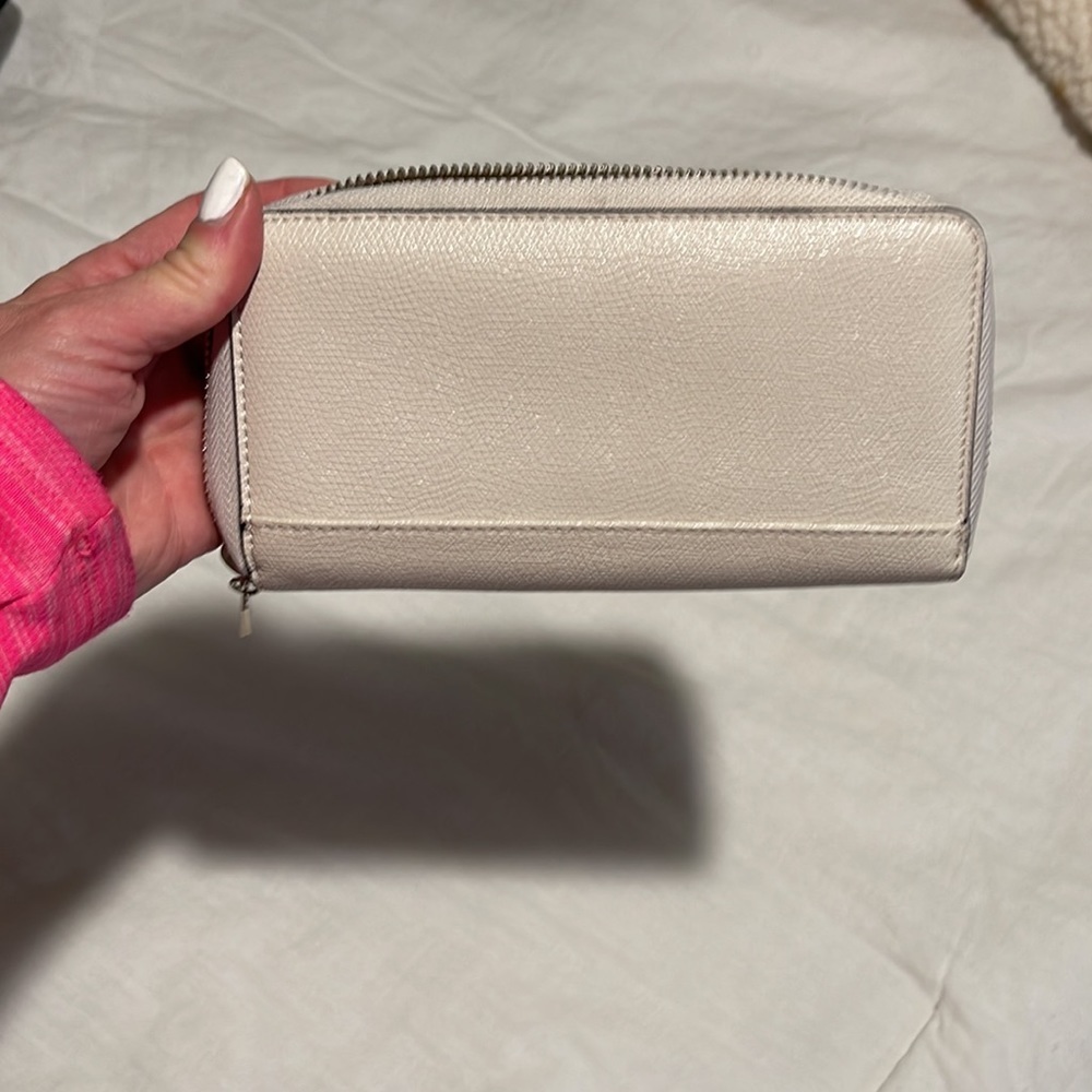 GUESS Zipper Clutch/ Wallet - Picture 3 of 5